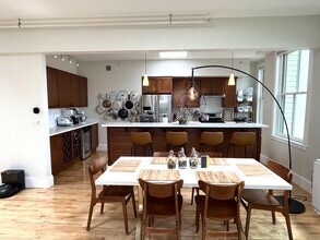 43 Park St, Unit 18 in Somerville, MA - Foto de edificio - Building Photo