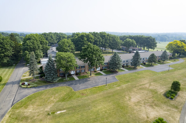 Bob-O-Link Manor in Canton, OH - Foto de edificio - Building Photo