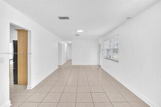10335 SW 26th Terrace in Miami, FL - Building Photo - Building Photo
