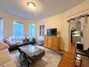 28 Lexington Ave, Unit 1 in Somerville, MA - Building Photo - Building Photo