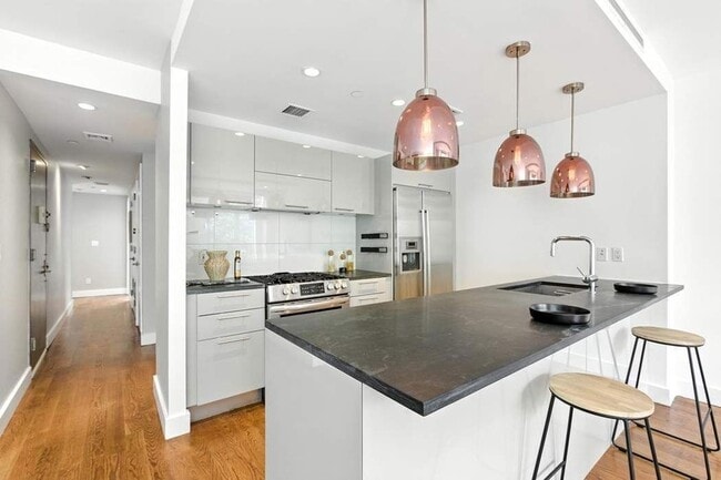 152 Withers St, Unit 2B in Brooklyn, NY - Building Photo - Building Photo
