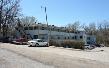 12814 S 9th St in Bellevue, NE - Foto de edificio - Building Photo