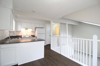 109 S Saxony Dr in Olathe, KS - Building Photo - Building Photo