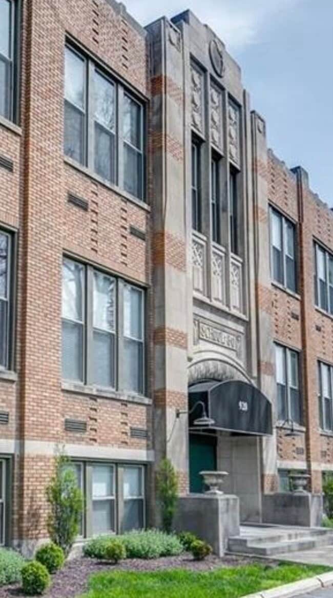 property at 920 E 62nd St