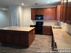 3711 Lazy Diamond in Selma, TX - Building Photo - Building Photo
