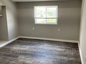 213 Ridge St in East Pittsburgh, PA - Foto de edificio - Building Photo