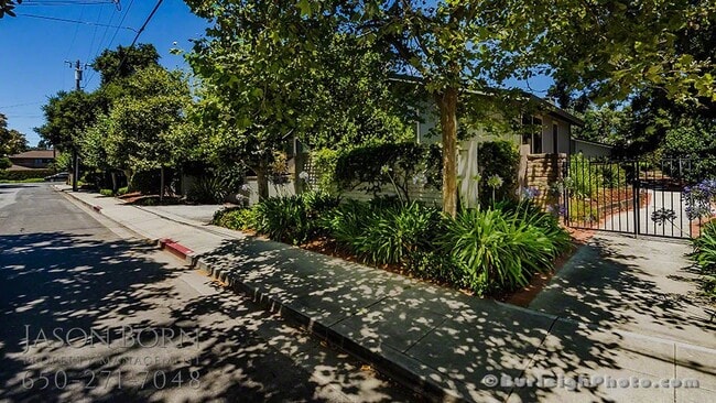1150 Pine St in Menlo Park, CA - Building Photo - Building Photo