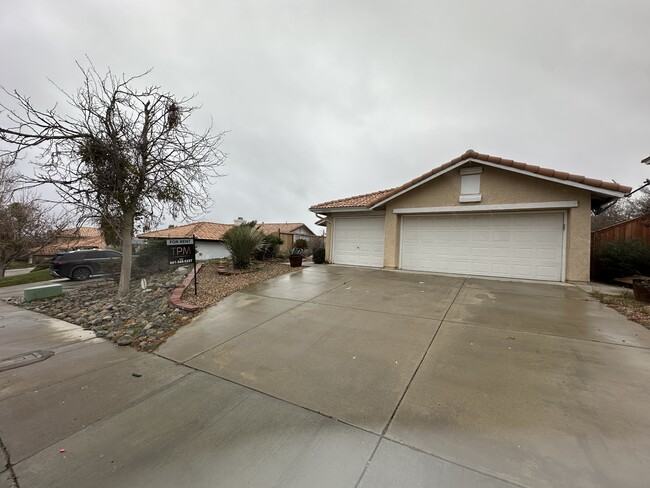 36472 30th St E in Palmdale, CA - Building Photo - Building Photo