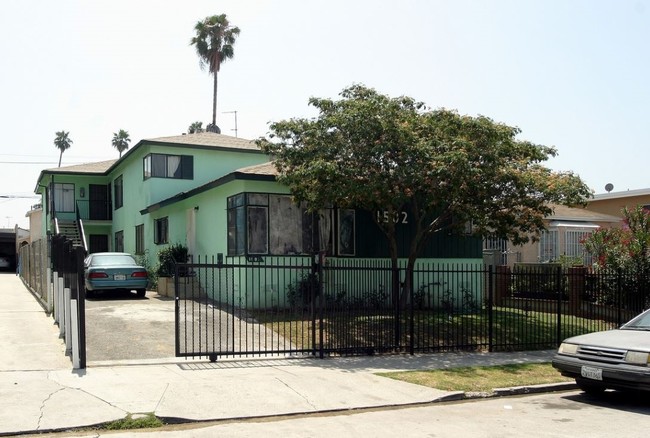 1502 S Cloverdale Ave in Los Angeles, CA - Building Photo - Building Photo