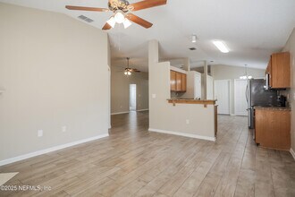 7725 Westport Bay Dr in Jacksonville, FL - Building Photo - Building Photo