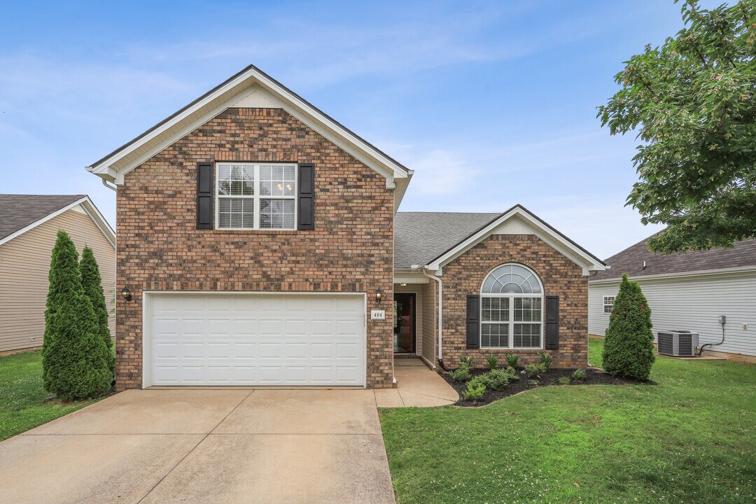 404 Birdstone Dr in Smyrna, TN - Building Photo