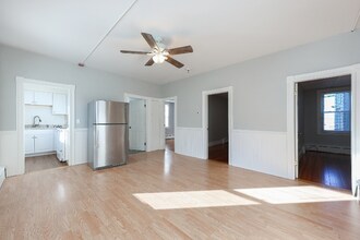 327 High St-Unit -1R in Bristol, RI - Building Photo - Building Photo
