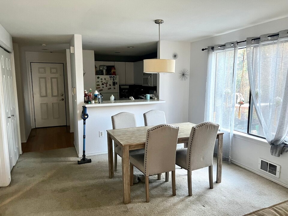 3256 SW Avalon Way, Unit 204 in Seattle, WA - Foto de edificio
