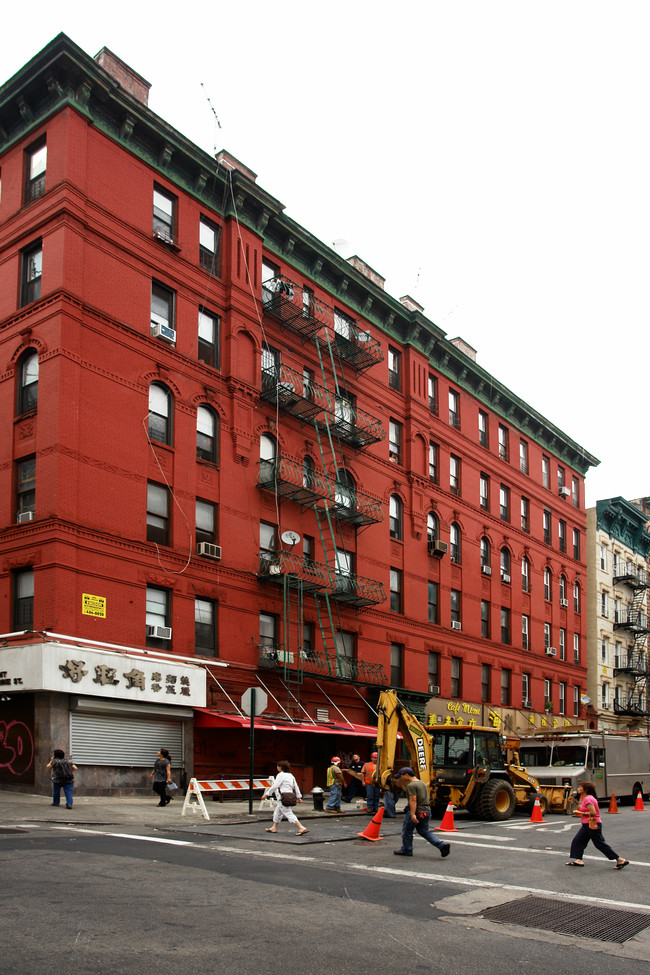 23 Catherine St in New York, NY - Building Photo - Building Photo