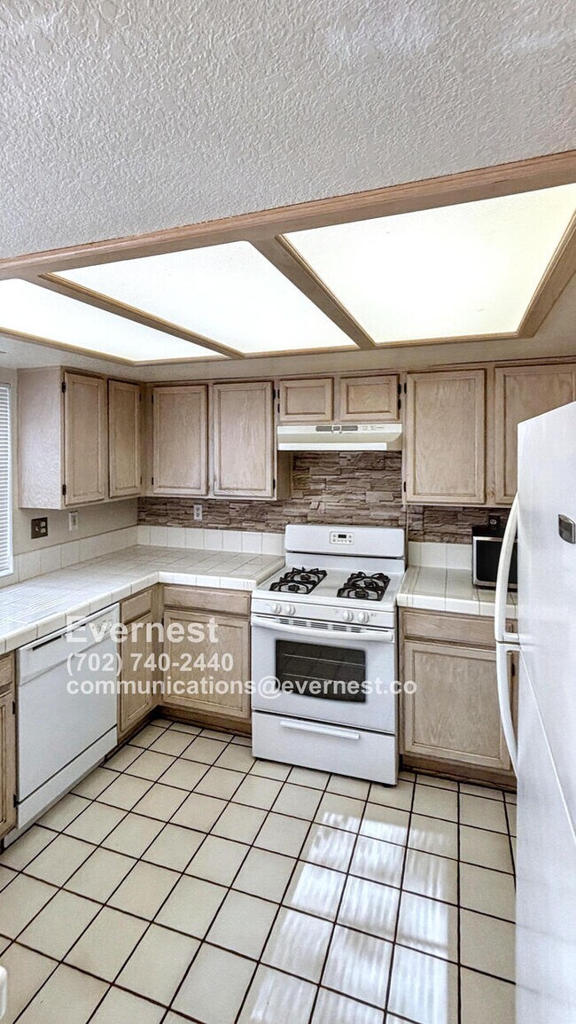 2729 Dune Cove Rd in Las Vegas, NV - Building Photo - Building Photo