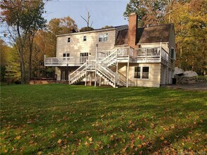 208 Guinea Rd in Stamford, CT - Building Photo - Building Photo