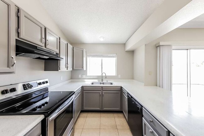 7590 McClellan Rd in Wellington, CO - Foto de edificio - Building Photo