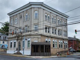 1 N Broadway, Unit 102 in Wind Gap, PA - Building Photo
