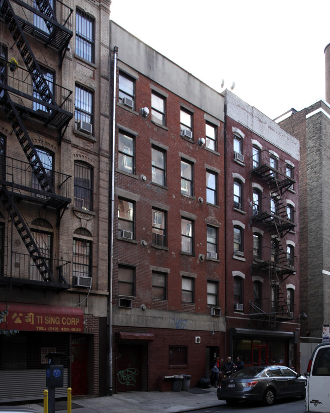 24 Ludlow St in New York, NY - Building Photo - Building Photo