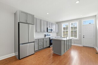 2215 E Biddle St in Baltimore, MD - Building Photo - Building Photo