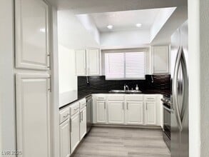 9449 Amber Valley Ln in Las Vegas, NV - Building Photo - Building Photo