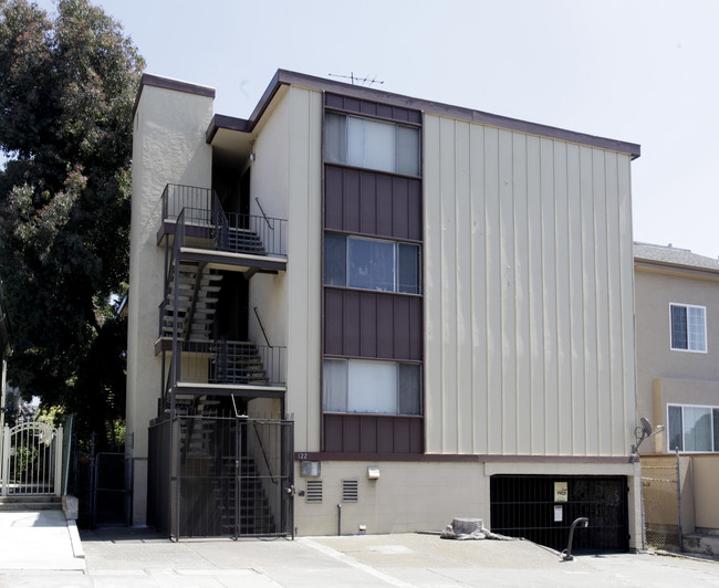 1220 Foothill Blvd in Oakland, CA - Building Photo - Building Photo