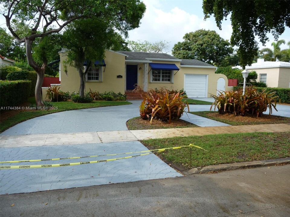 6256 SW 14th St in West Miami, FL - Building Photo