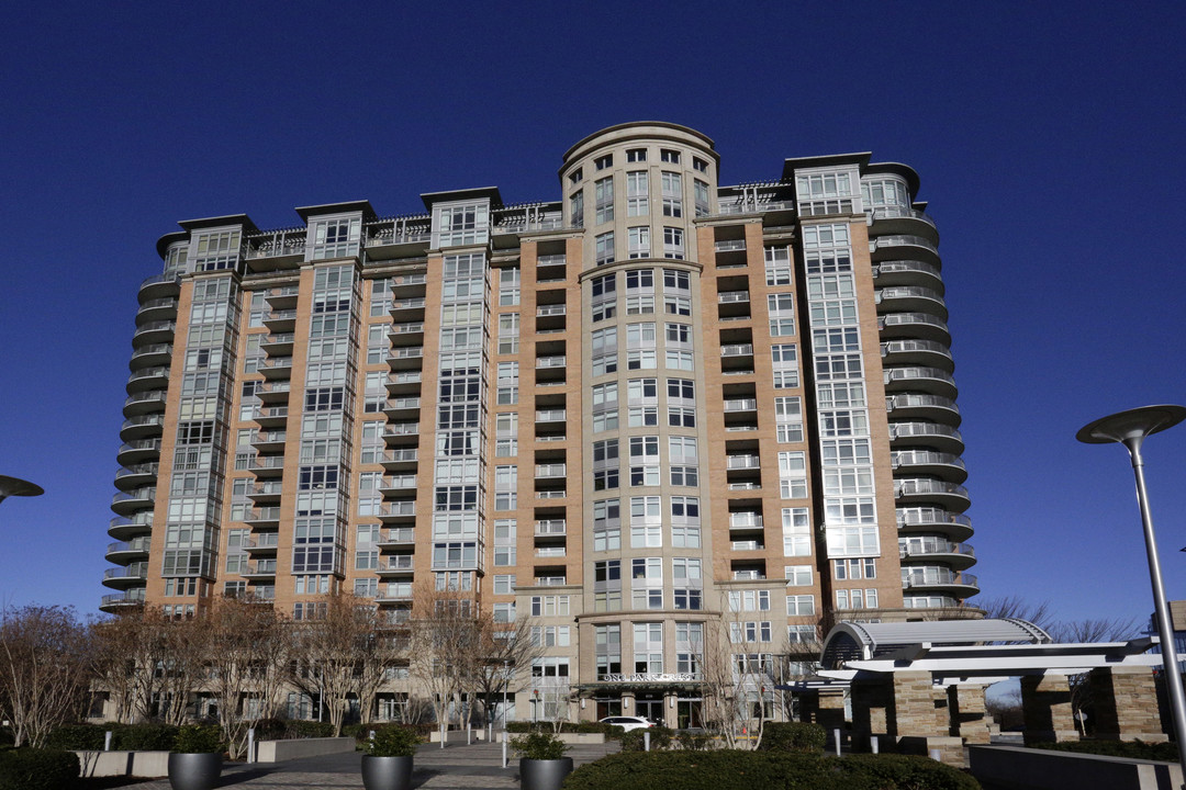 One Park Crest in McLean, VA - Building Photo