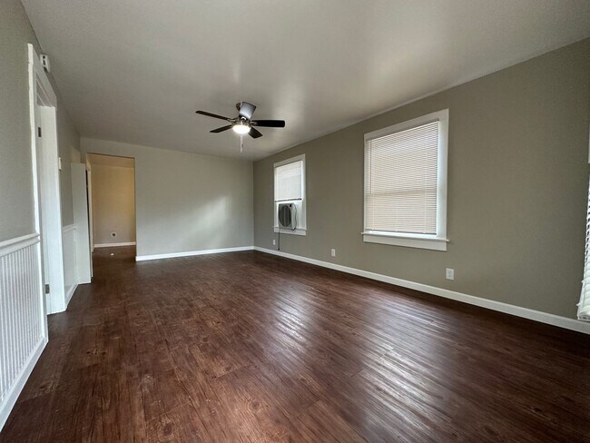 104 North St in Taft, CA - Foto de edificio - Building Photo