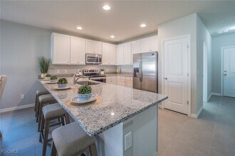 46 NE 4th St in Cape Coral, FL - Foto de edificio - Building Photo
