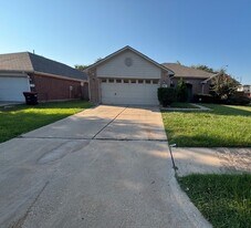 17063 Clan MacGregor Dr in Houston, TX - Building Photo