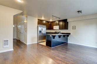 563 NE Kettle St in Oak Harbor, WA - Building Photo - Building Photo