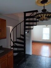 2 Prospect Ct, Unit 4 family in Northampton, MA - Foto de edificio - Building Photo