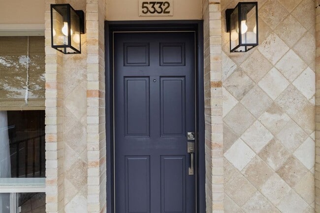 property at 5332 Balcones Dr
