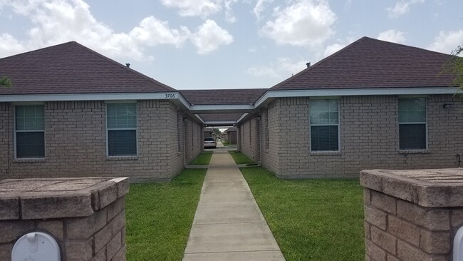3706 Wyndham Ave, Unit A in Pharr, TX - Building Photo - Building Photo