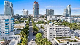 240 Collins Ave in Miami Beach, FL - Building Photo