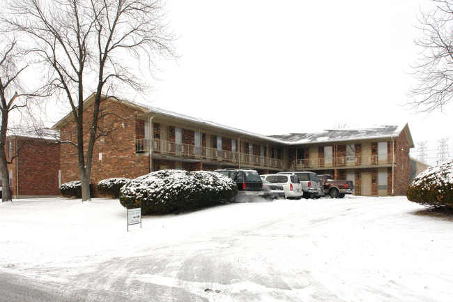 4804-4806 Saddlebrook Ln in Louisville, KY - Foto de edificio - Building Photo