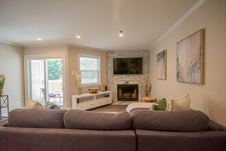 1504 Lincoln Way, Unit 316 in McLean, VA - Foto de edificio - Building Photo