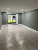 13900 Lake Placid Ct, Unit #12 in Miami Lakes, FL - Building Photo