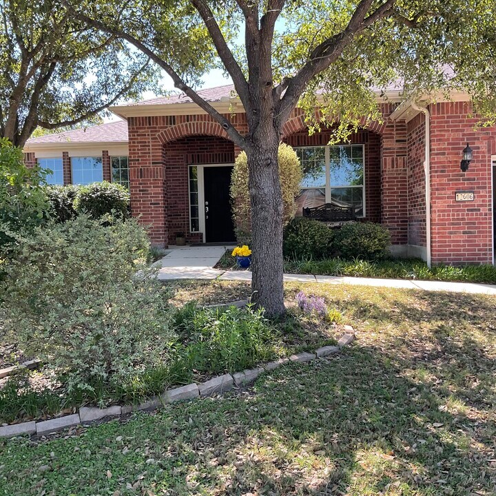 12606 Lost Maples in San Antonio, TX - Building Photo
