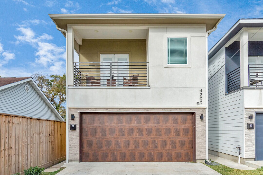 4209 New Orleans St in Houston, TX - Foto de edificio