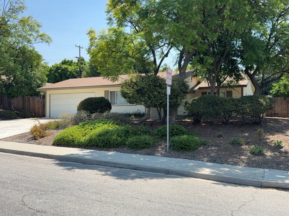 3094 Flanders Rd in Riverside, CA - Building Photo