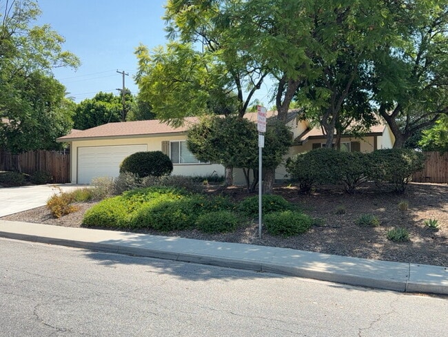 property at 3094 Flanders Rd