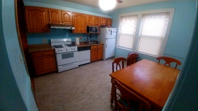 44 Woodbine St in Quincy, MA - Building Photo - Building Photo