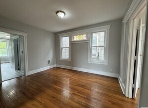 93 Bayview Ave, Unit 2 in Jersey City, NJ - Building Photo - Building Photo
