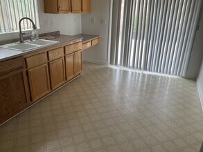 8336 Crown Peak Ave in Las Vegas, NV - Building Photo - Building Photo