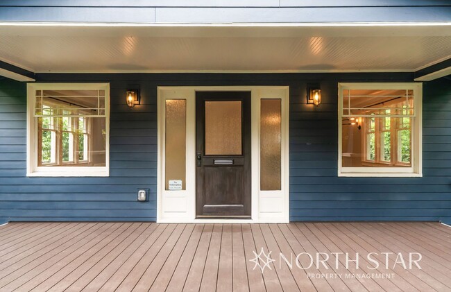 745 4th St in Lake Oswego, OR - Building Photo - Building Photo