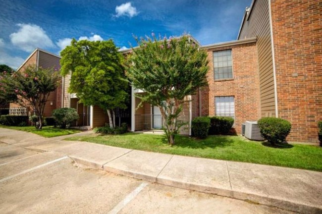 Westwood Village Apartments in Shreveport, LA - Foto de edificio - Building Photo