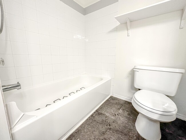 6148 Bowness Rd NW in Calgary, AB - Building Photo - Building Photo
