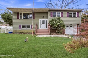 536 River Dr in Toms River, NJ - Building Photo